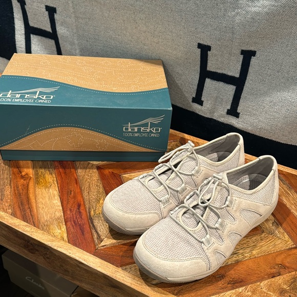 Dansko Holland Ivory Suede Mesh Bungee Slip On Sneakers Women Size 8 - Picture 2 of 7